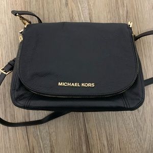 Micheal Kors purse- almost new!